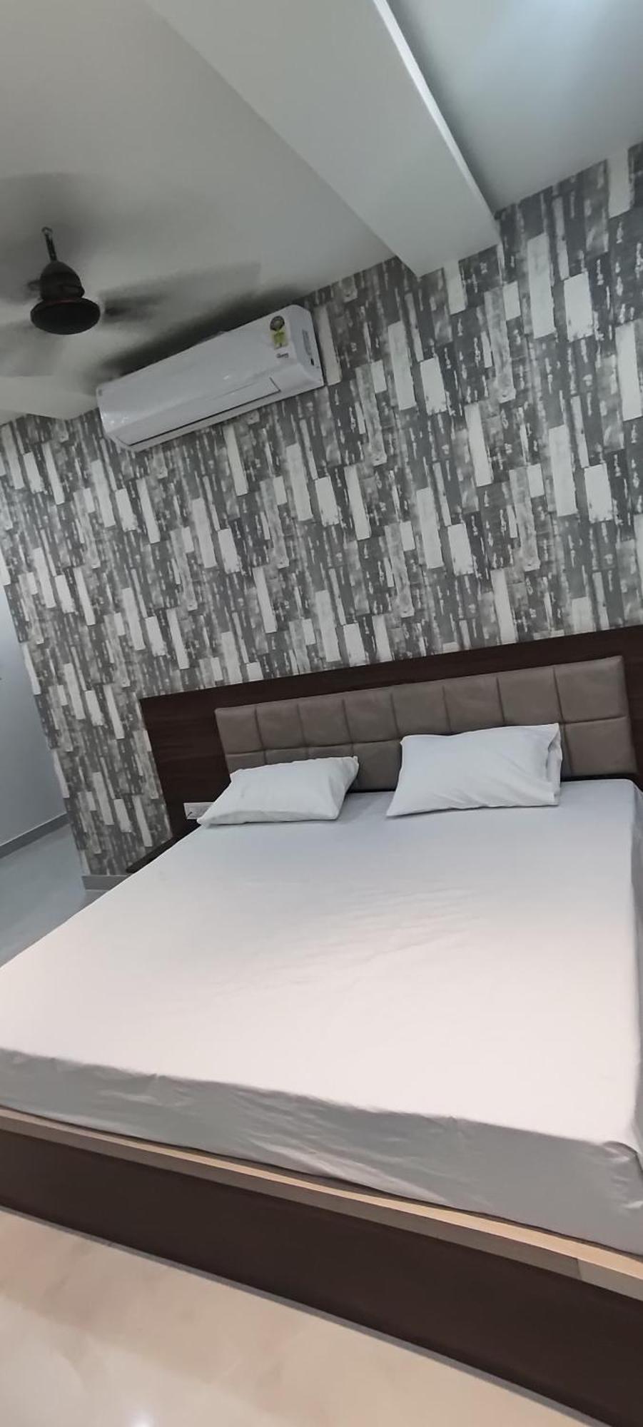 Hotel Shri Vishwanath Varanasi
